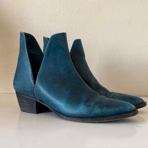Free People distressed blue soft leather Ankle Boots size 39